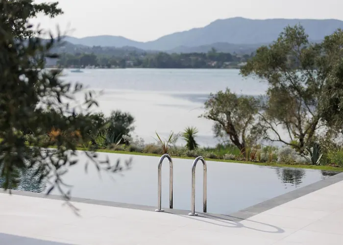 Villa Luxurious Trinity *