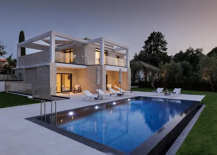 Luxurious Trinity Villa