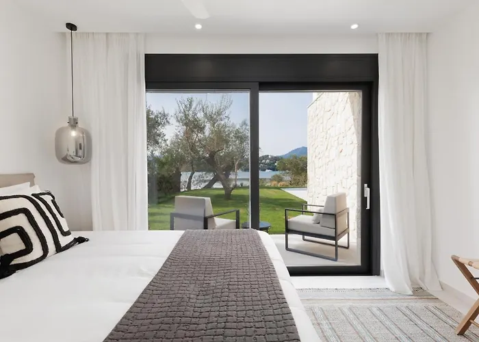 Villa Luxurious Trinity *