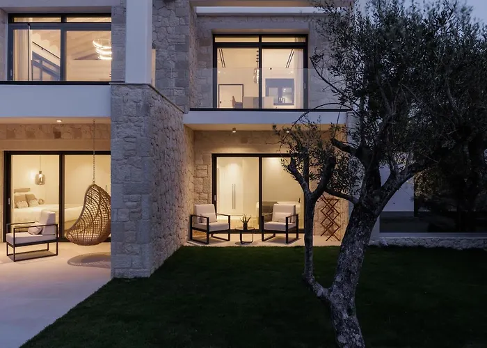 Luxurious Trinity Villa *