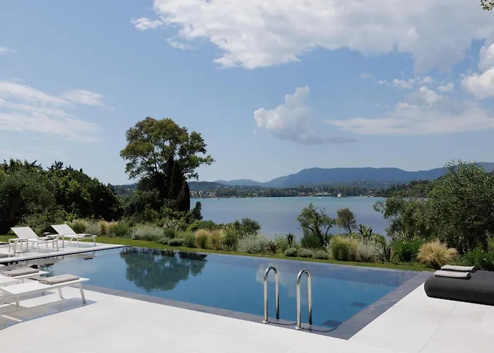 Villa Luxurious Trinity *