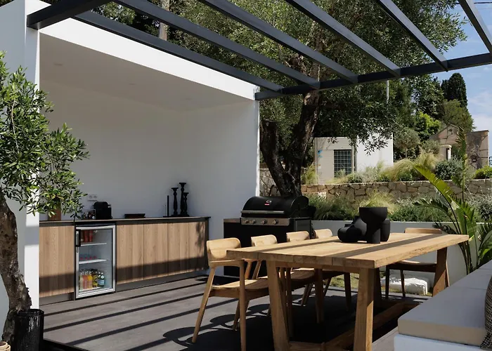 Luxurious Trinity Villa