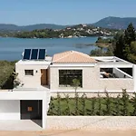 Luxurious Trinity Vilă