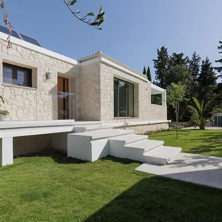 Luxurious Trinity Villa *