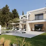 Luxurious Trinity * Kontokali