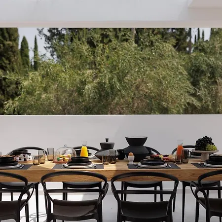 Luxurious Trinity Willa *