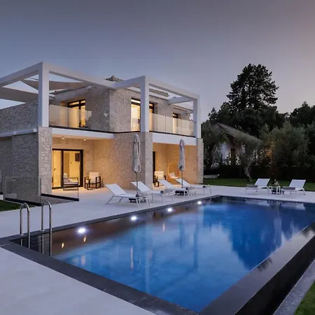 Luxurious Trinity Вилла