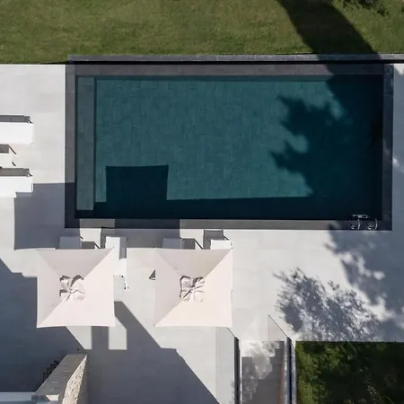 Luxurious Trinity Вилла