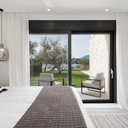 Villa Luxurious Trinity *